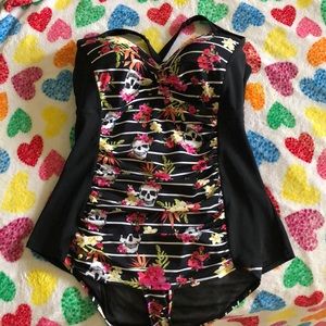 SUPER CUTE Torrid Flowers And Skull Swimsuit